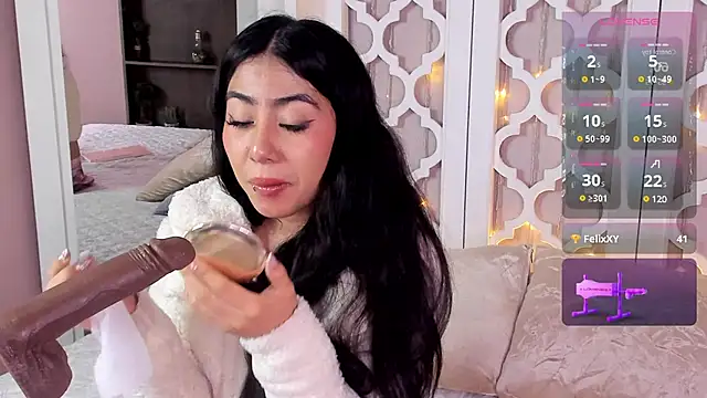 Snapshot of aniie_west chatting on February 2025 03:20:02 PM aniie west online show from February 2025 03:20:02 PM