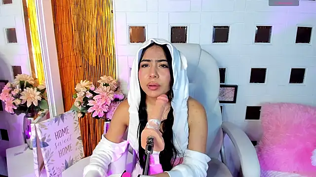 Snapshot of aniie_west chatting on March 2025 03:18:02 PM aniie west online show from March 2025 03:18:02 PM