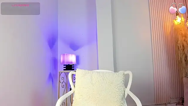 Snapshot of alana_rossetti chatting on June 2026 12:10:02 PM alana rossetti online show from June 2026 12:10:02 PM