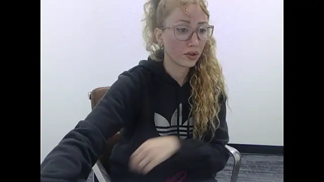 rosepuss online show from December 2025 02:19:02 PM