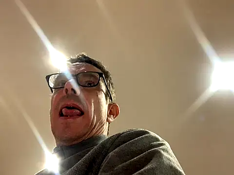 Snapshot of Kenhornu chatting on November 2025 05:02:01 PM Kenhornu online show from November 2025 05:02:01 PM