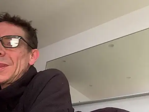 Snapshot of Kenhornu chatting on March 2026 05:09:02 PM Kenhornu online show from March 2026 05:09:02 PM