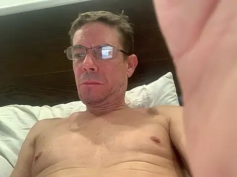 Snapshot of Kenhornu chatting on March 2026 03:54:01 AM Kenhornu online show from March 2026 03:54:01 AM