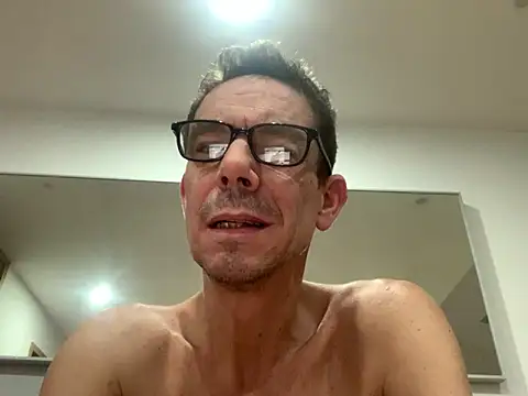 Kenhornu online show from November 2025 08:01:01 PM