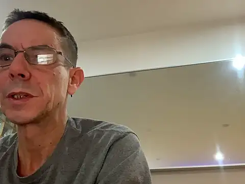 Snapshot of Kenhornu chatting on December 2025 09:31:01 PM Kenhornu online show from December 2025 09:31:01 PM