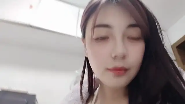 Snapshot of Song_99 chatting on February 2025 05:37:01 PM Song 99 online show from February 2025 05:37:01 PM