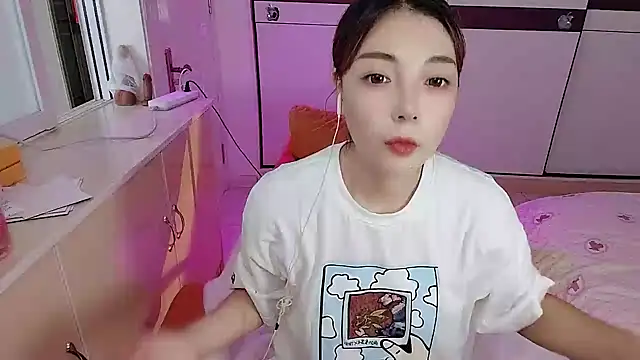 Snapshot of Song_99 chatting on September 2025 04:30:02 AM Song 99 online show from September 2025 04:30:02 AM