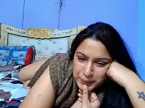 Sophia James online show from February 2025 03:48:02 PM