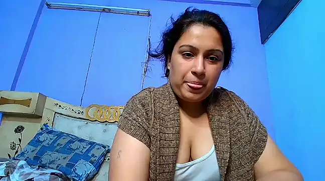 Sophia James online show from February 2025 05:22:02 PM