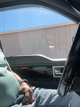 luiriv04 online show from October 2025 06:19:01 PM