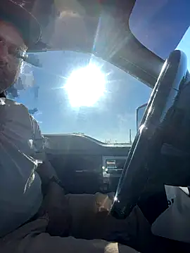 luiriv04 online show from October 2025 11:08:01 PM