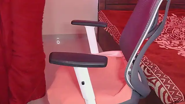 PRIYANKAUAE online show from November 2025 09:53:01 AM