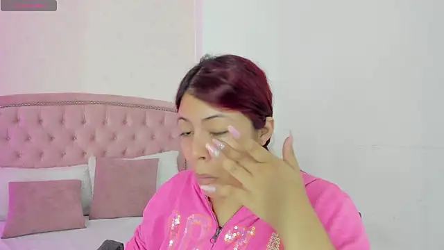 Kendall  Fox online show from October 2025 05:17:01 AM