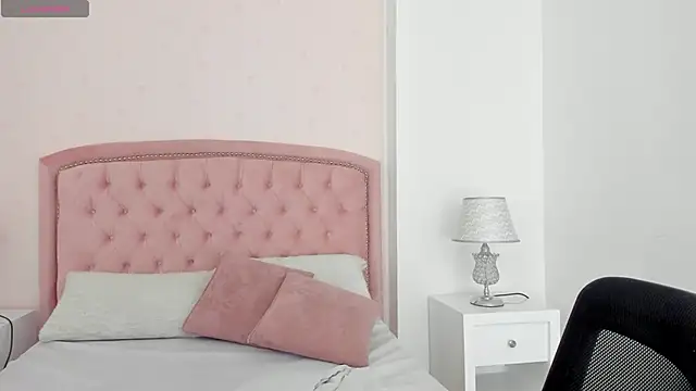 Kendall  Fox online show from November 2025 06:25:02 AM