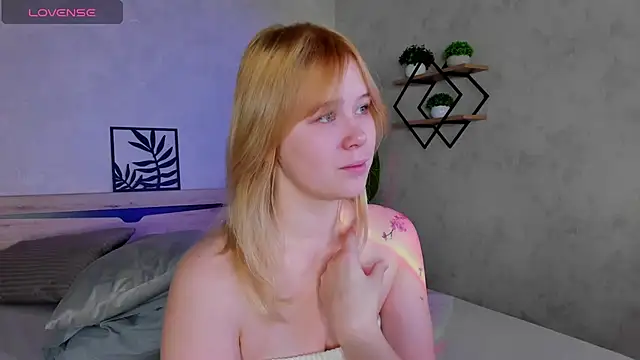 Amy Kimberlly online show from October 2025 12:12:02 AM