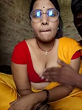 Snapshot of Simrandeshipp chatting on June 2026 06:47:01 AM Simrandeshipp online show from June 2026 06:47:01 AM