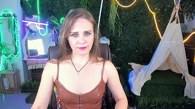 EmiliaBedy online show from November 2025 05:12:02 AM