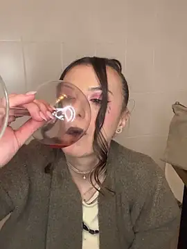 Snapshot of bunnythetailor chatting on February 2025 10:36:02 PM bunnythetailor online show from February 2025 10:36:02 PM