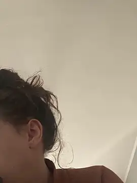 bunnythetailor online show from December 2025 01:04:02 PM