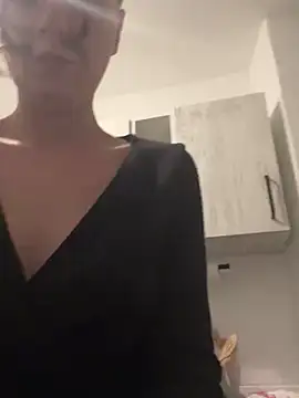 Snapshot of bunnythetailor chatting on January 2025 10:52:02 PM bunnythetailor online show from January 2025 10:52:02 PM