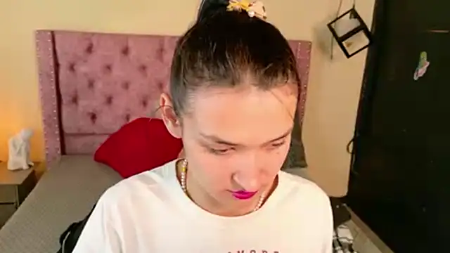 Sofii cutee online show from February 2026 01:02:01 PM