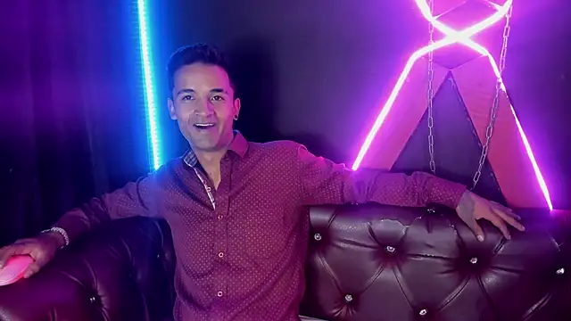 Nikki and Mayk online show from November 2025 02:45:02 AM