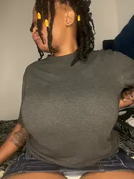 Boneca25 online show from January 2026 10:00:01 AM