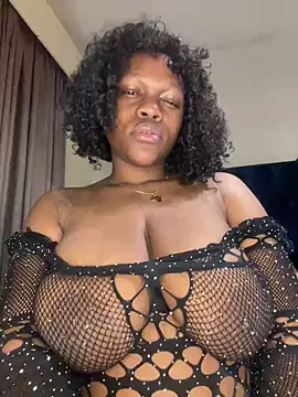 Boneca25 online show from March 2025 10:38:01 PM