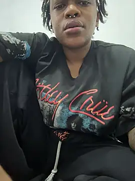 Boneca25 online show from February 2026 03:11:01 PM