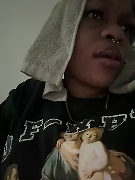 Boneca25 online show from April 2026 06:58:01 PM