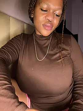 Boneca25 online show from March 2026 01:15:02 PM