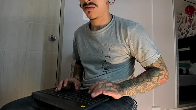 Snapshot of kaletattoo chatting on July 2026 11:55:01 AM kaletattoo online show from July 2026 11:55:01 AM