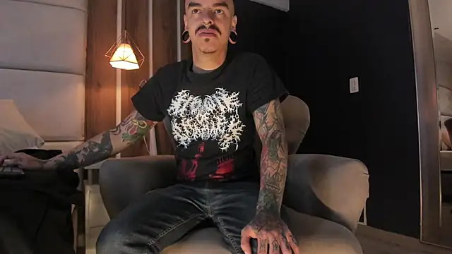 Snapshot of kaletattoo chatting on July 2026 11:32:01 AM kaletattoo online show from July 2026 11:32:01 AM