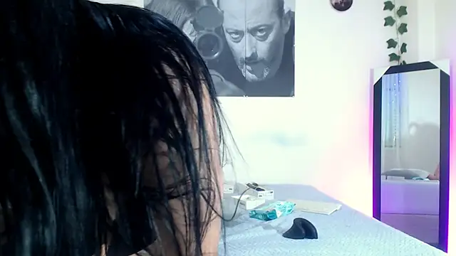 annyevans 1 online show from April 2026 06:10:01 PM