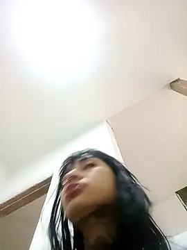 esmeralda06 online show from December 2025 03:05:01 PM