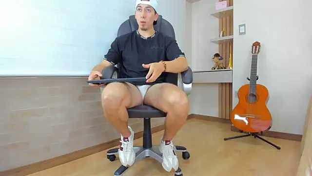 Tombarden online show from October 2025 07:04:01 PM