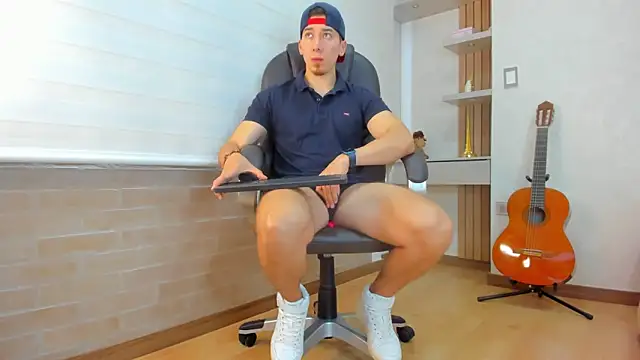 Tombarden online show from December 2025 07:07:02 PM