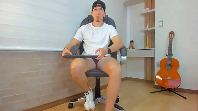 Tombarden online show from December 2025 07:09:02 PM