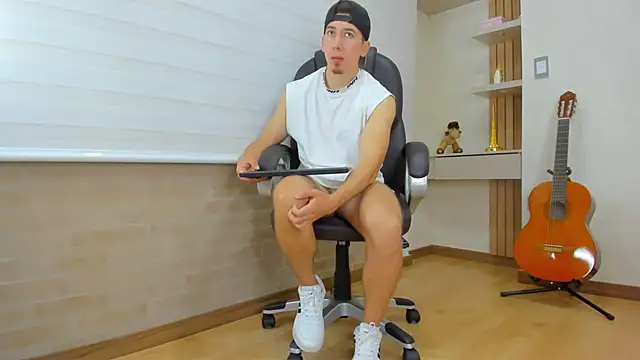 Tombarden online show from December 2025 08:04:02 PM