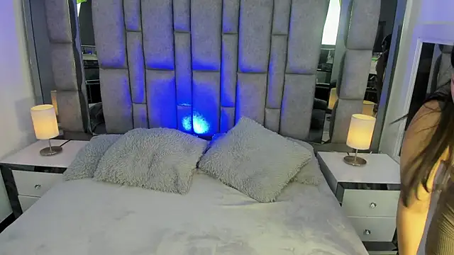 Bonet iris online show from April 2026 07:29:04 PM