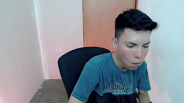 Snapshot of Alexxx_lov chatting on September 2025 01:11:02 PM Alexxx lov online show from September 2025 01:11:02 PM