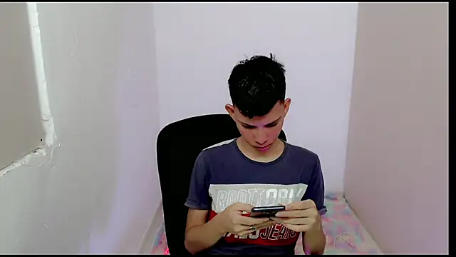 Snapshot of Alexxx_lov chatting on February 2025 12:38:01 PM Alexxx lov online show from February 2025 12:38:01 PM