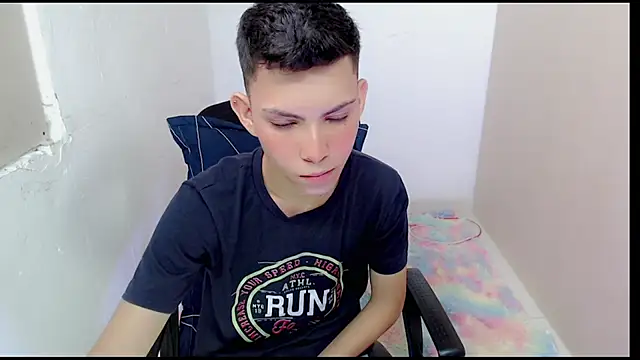 Snapshot of Alexxx_lov chatting on March 2025 06:53:02 PM Alexxx lov online show from March 2025 06:53:02 PM