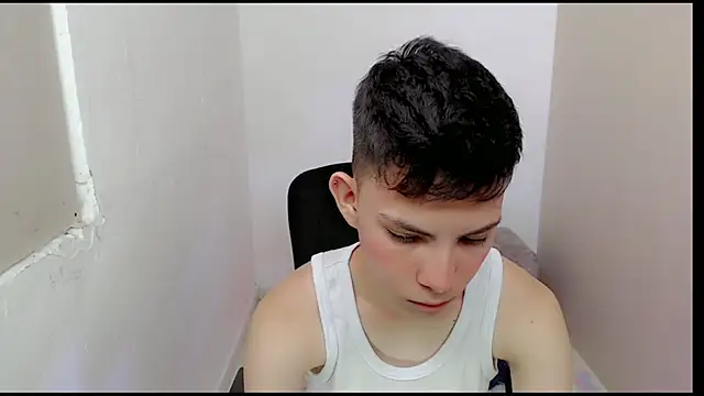 Snapshot of Alexxx_lov chatting on March 2025 01:19:02 PM Alexxx lov online show from March 2025 01:19:02 PM