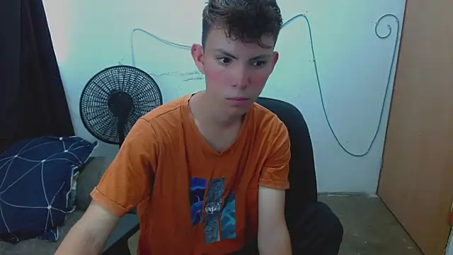 Alexxx lov online show from April 2026 01:02:01 PM