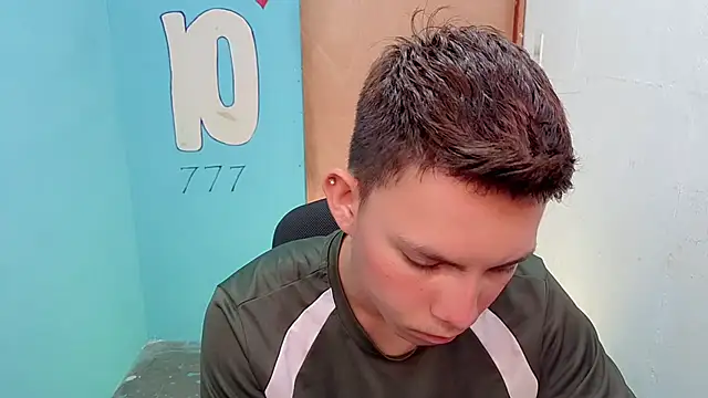 Alexxx lov online show from April 2026 01:04:01 PM