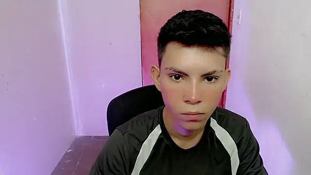 Snapshot of Alexxx_lov chatting on September 2025 01:11:02 PM Alexxx lov online show from September 2025 01:11:02 PM