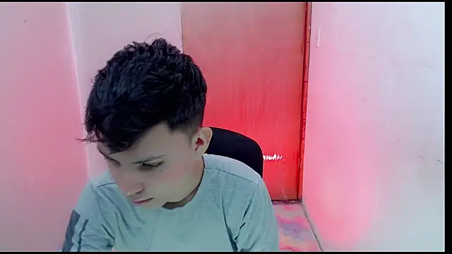 Snapshot of Alexxx_lov chatting on February 2025 12:22:02 PM Alexxx lov online show from February 2025 12:22:02 PM