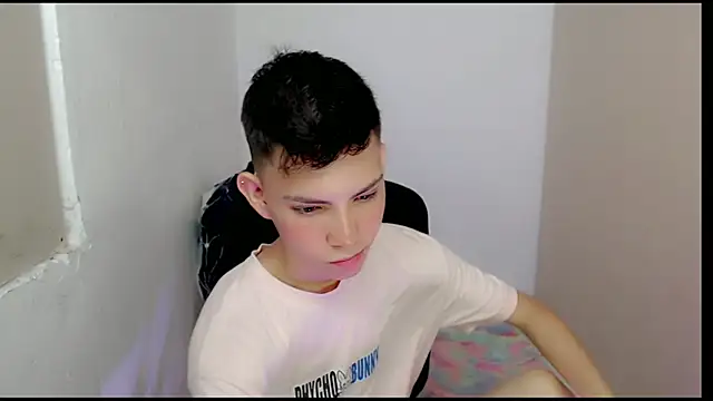 Snapshot of Alexxx_lov chatting on March 2025 12:56:01 PM Alexxx lov online show from March 2025 12:56:01 PM