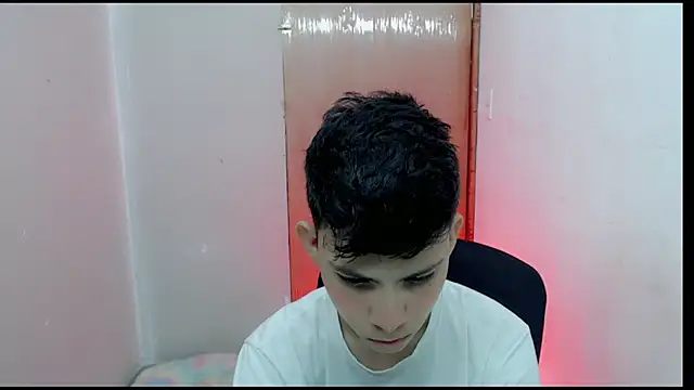 Snapshot of Alexxx_lov chatting on February 2025 12:38:02 PM Alexxx lov online show from February 2025 12:38:02 PM